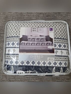 New In Package Lush Decor Llama Cactus Geometric Daybed 6 Piece Comforter Set